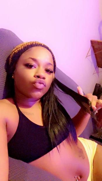 SNOWBUNNY, 22  female escort, Hickory