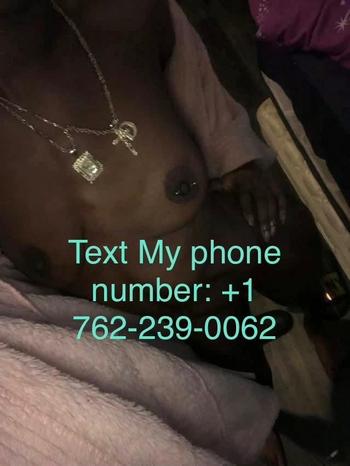 Chocolate, 23  female escort, Hickory